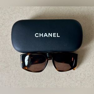 CHANEL 1991 Tortoise CC Sunglasses with case